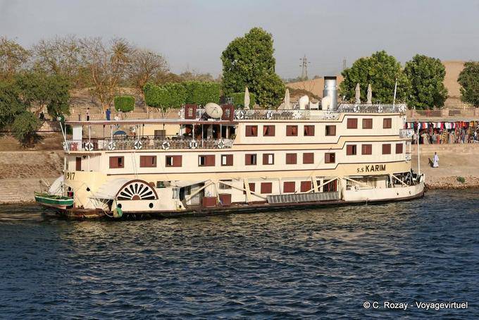 S. S. Karim, bote de remos en el río Nilo - Egipto