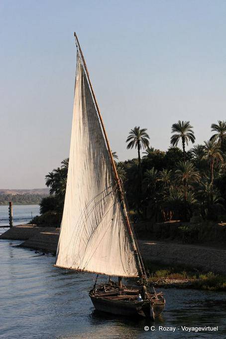 Gran vela blanca en el Nilo - Egipto