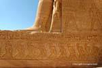 Prisioneros encadenados, escultura mural, Abu Simbel, Egipto.