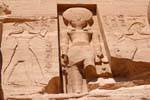 Oferta Ramsés Maat al dios Ra, el Templo de Re-Harakhte, Abu Simbel, Egipto.