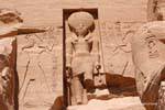 OUser Maat Ra, hornacina con la imagen de Ramsés Sun, Abu Simbel, Egipto.