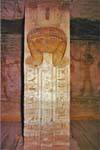 Pilar adornado con una cabeza de Hathor, dentro de las speos Nefertari, Abu Simbel, Egipto.
