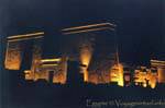 El Templo de Philae, vista nocturna, Egipto.