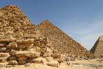 Pequeños Queens pirámide a la de Micerinos, Giza, Egipto.