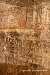 Relieves en la pared del Santo de los santos, el templo de Edfu, Egipto.