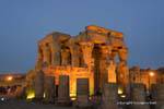 Opinión de la noche, el templo de Kom Ombo, Egipto.