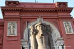 Estatua de la entrada Faraón al museo arqueológico, El Cairo, Egipto.