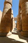 Barriles de columnas de papiro, Ciudad de Amón-Ra, el templo de Karnak, Egipto.
