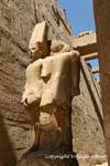 Doble estatua de Amón a Tutankamón rasgos, el templo de Karnak, Egipto.