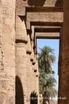 Umbelas cerrados columnas, arquitectura de la sala hipóstila, templo de Karnak, Egipto.