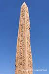 Concéntrese en el obelisco de Tutmosis I, el templo de Karnak, Egipto.