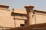 Columna en el pequeño templo de la dinastía XVIII, Medinet Habu, Luxor, Egipto.