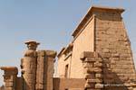 Pilón Fuera visto de perfil, Medinet Habu, Egipto.