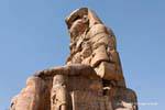Coloso de Memnon (este), la estatua del faraón Amenhotep III (es-Salamat), Egipto.