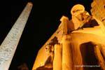 Colosos y obelisco, Templo de Luxor, Egipto.