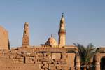 Mezquita de Abu el-Haggag con su templo de Luxor minarete fatimí, Egipto.