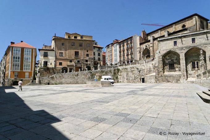 Burgos, Plaza de Santa María, Santa Agueda hacia la calle - España