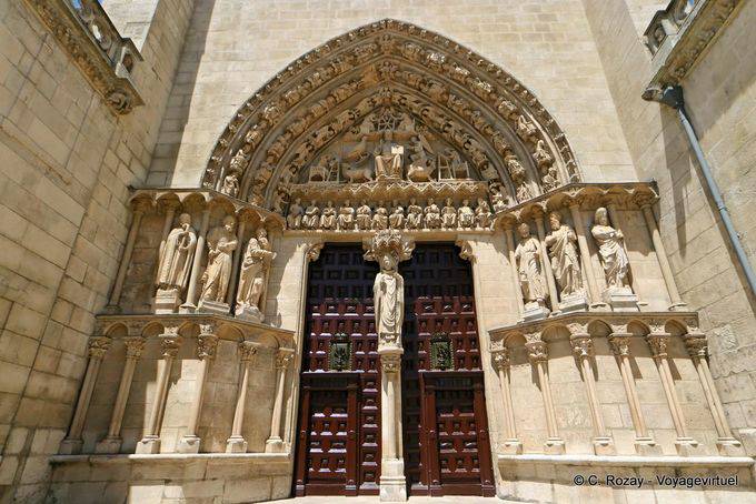 Gótica Puerta del Sarmental (1235), la Catedral de Santa María de Burgos - España