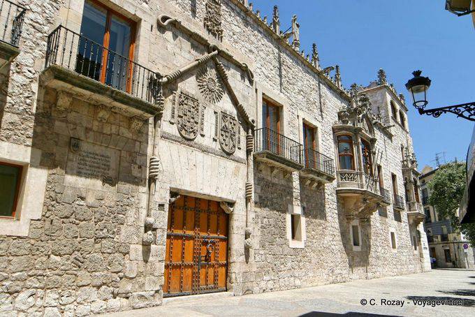 Fachada, El Palacio de los Condestables de Castilla o Casa del Cordón, Burgos - España