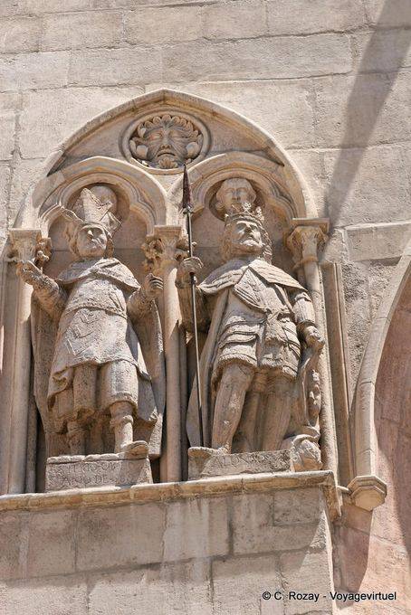 Reyes de piedra, la fachada de la catedral de Burgos - España