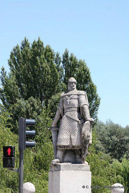 Estatua de Diego Rodrigues, puente de San Pablo, Burgos - España