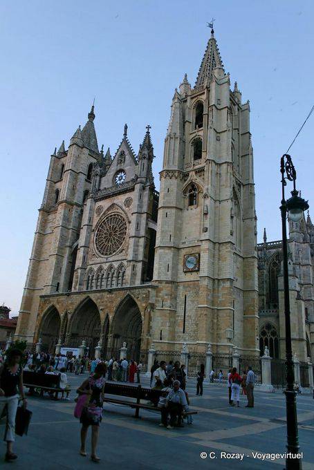 Vista desde la Plaza de Regla, Santa María Catedral de León - España