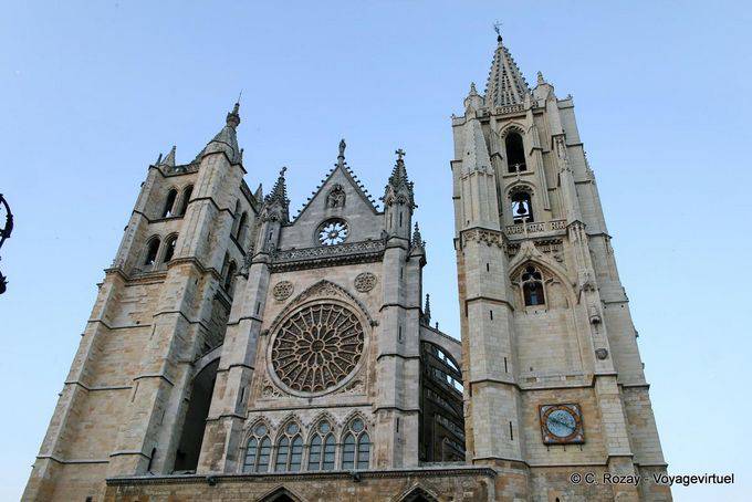 Torres góticas de la Catedral de León - España