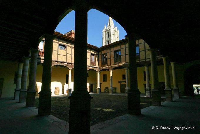 Obispado de León, Plaza de Regla, 7, León - España