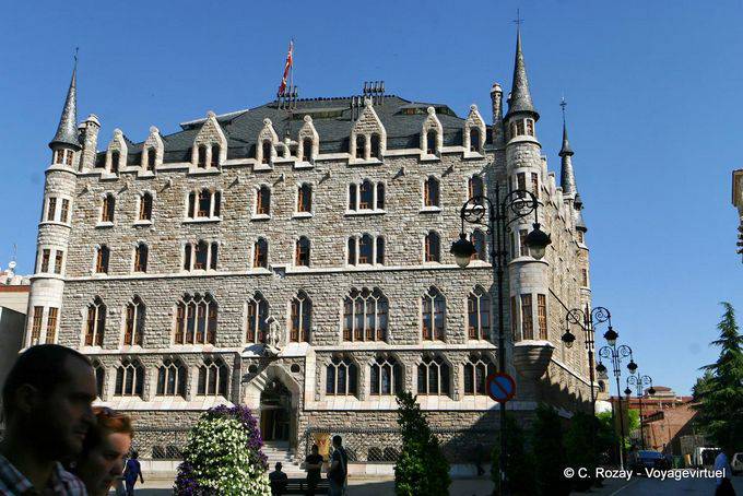 Casa Botines, Calle de la Legión VII, León - España