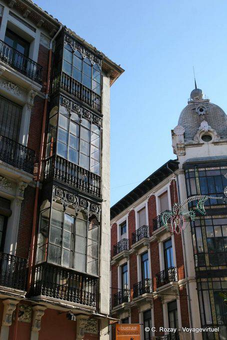 Arquitectura, esquina con la calle Ancha, Calle Sierra Pambley, León - España