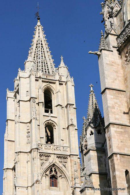 Top de giro a la izquierda Gótico, la Catedral de León - España