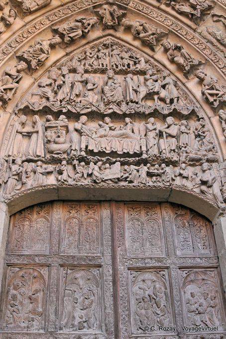 Tímpano de la Puerta de San Juan representa el ciclo de la Natividad de Jesús, Visitación, Natividad, la Adoración de los pastores, Herodes, la Epifanía y la matanza de los inocentes, la Catedral de L - España
