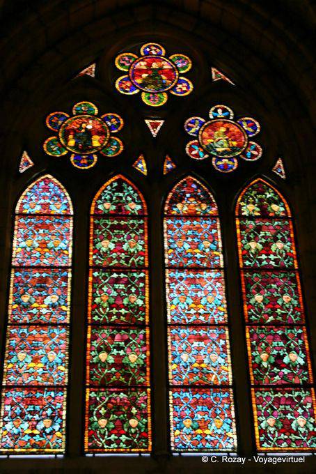 Las vidrieras de la nave central de la Catedral de Santa María de León - España