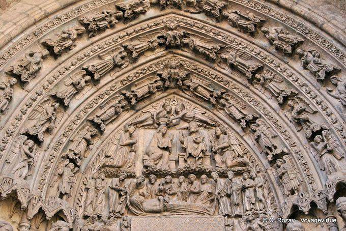 Tímpano de la puerta de San Francisco dedicada a la Virgen, Santa María Catedral de León - España