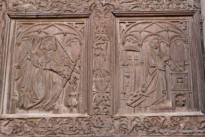 Bajorrelieve en una puerta de madera, catedral de León - España