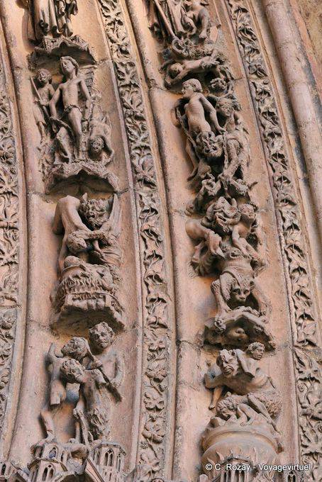 Condenados sufrir los tormentos del infierno, portal central, la catedral de León - España