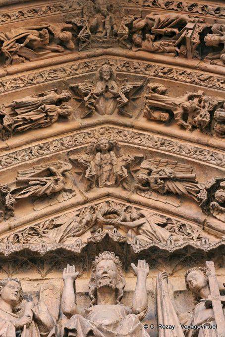 Cristo mostrando sus estigmas, Portada del Juicio Final, catedral de León - España