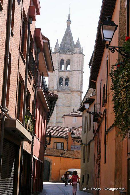 Calle Dámaso Merino, León - España