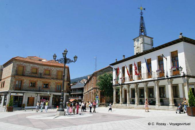 Plaza del Álamo, Ayuntamiento, Miraflores della Sierra - España