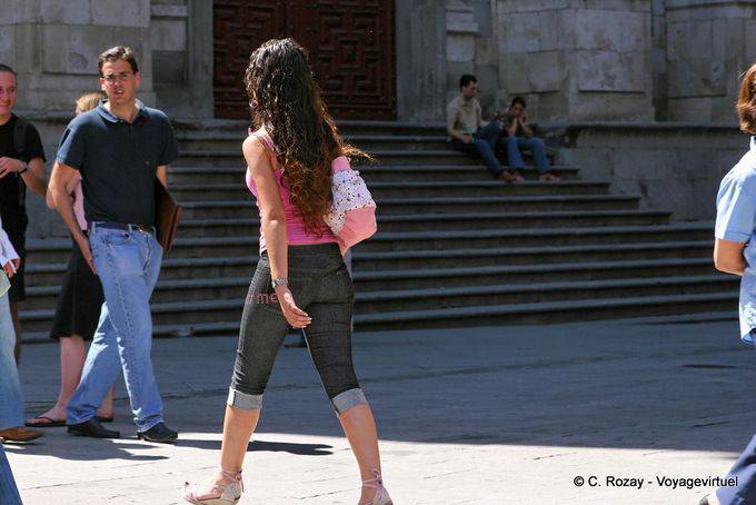 Mirada del hombre a la chica, Salamanca - España