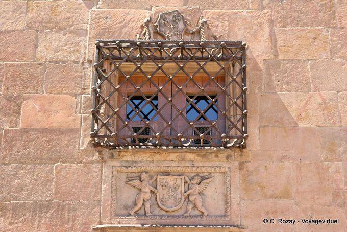 Ventana de la Casa de las Conchas, Salamanca - España