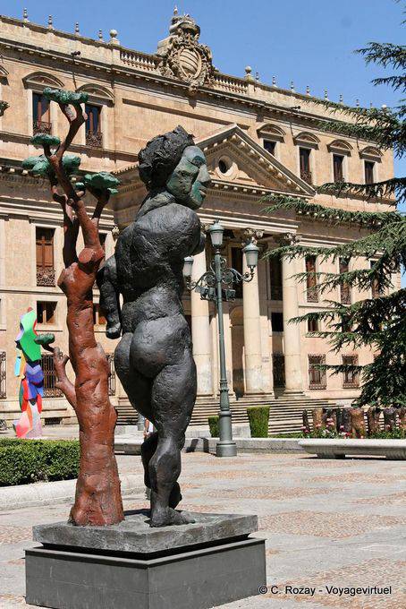 Escultura cara verde, Plaza Anaya, Salamanca - España