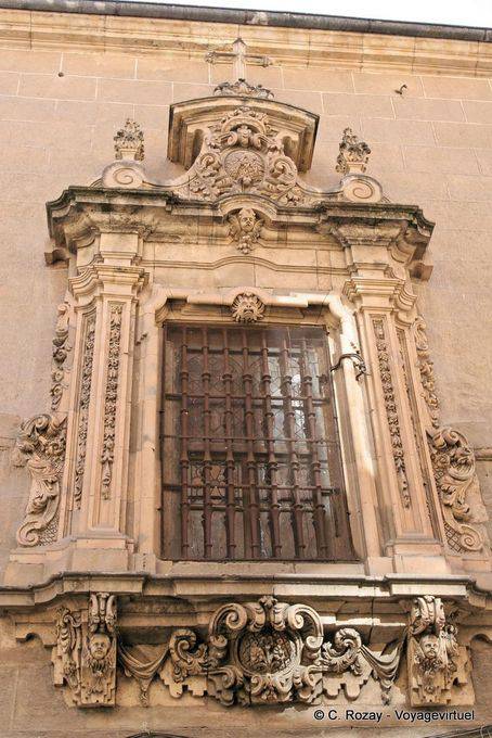 Ventana muy recargado, Calle Bordadores, Salamanca - España