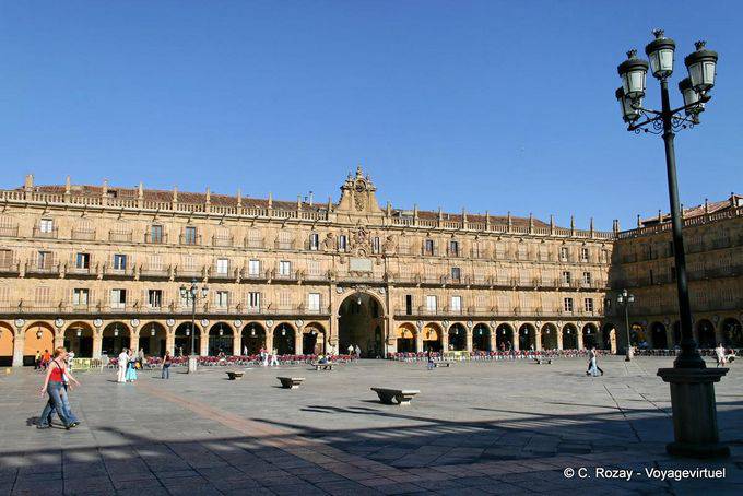 Salamanca, vista panorámica de la fachada, la Plaza Mayor - España