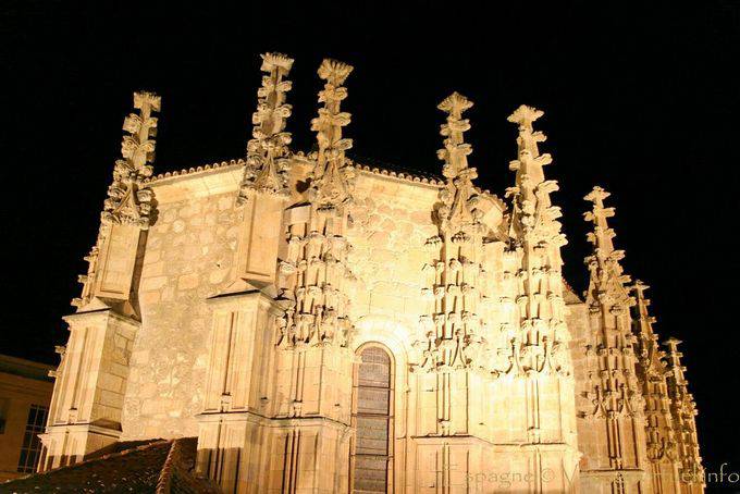 Encaje arquitectónico Iglesia Sancti Spiritus, Vista de noche, Salamanca - España