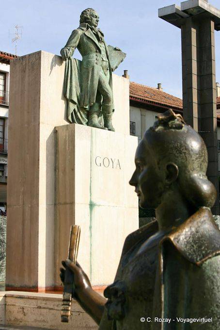 Estatua de Goya en la plaza del Pilar, Zaragoza - España