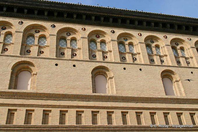 Fachada de la Lonja, vista desde la calle Don Jaime 1, Zaragoza - España