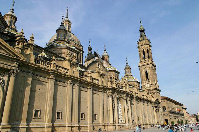 Vista del frente de Nuestra Señora del Pilar, Zaragoza, Nuestra Señora del Pilar - España