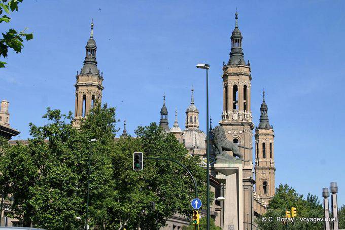 Zaragoza, vista exterior de la Basílica del Pilar - España
