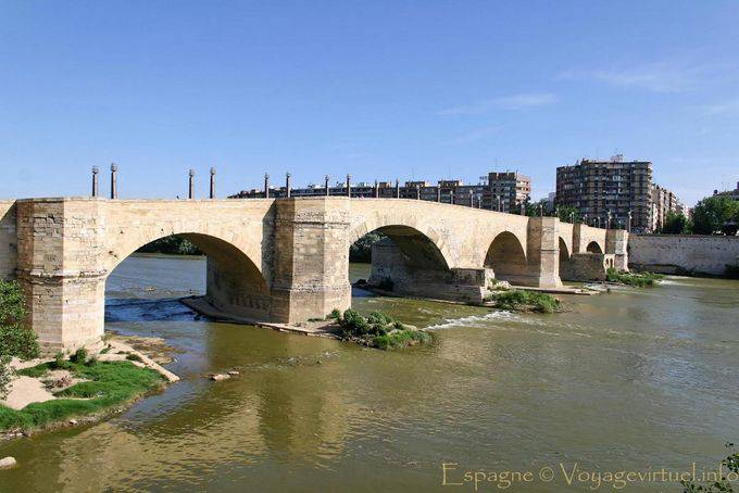 Zaragoza, Puente de Piedra - España